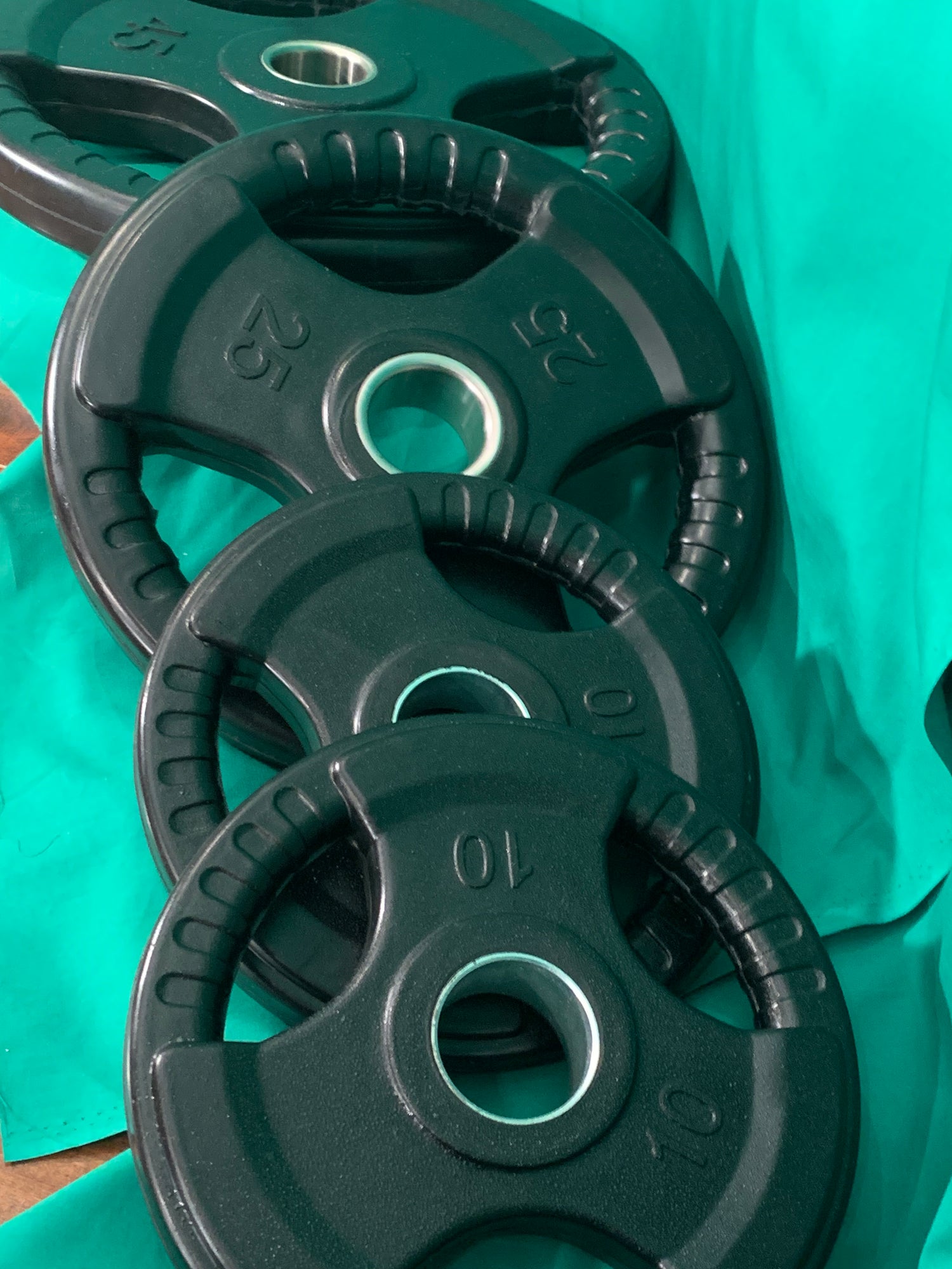 Easy Grip Rubber Weight Plates from GymDepot.ca